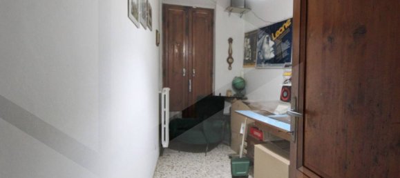 8-salle Appartement à Pontedera, Italy No. 19254 16