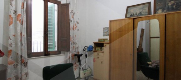 8-salle Appartement à Pontedera, Italy No. 19254 21