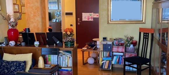 3 Schlafzimmer Wohnung in Bresso, Italy, Nr. 360545 5