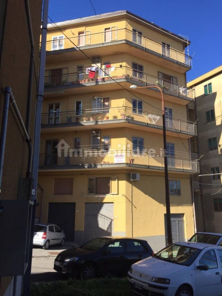 5 bedrooms Apartment in Enna, Italy No. 252496