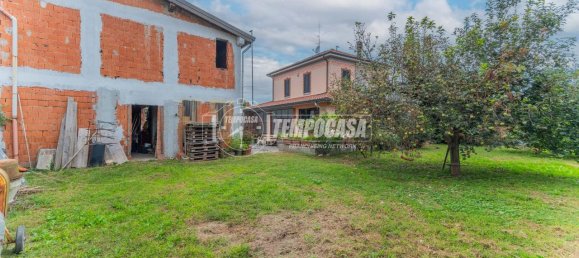 3 rooms House in Magenta, Italy No. 4808 27