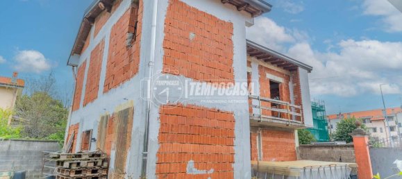 3 rooms House in Magenta, Italy No. 4808 20