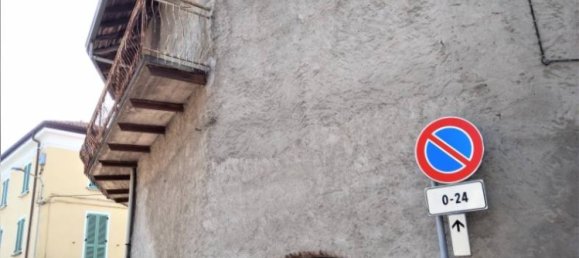 5 rooms Building in Luino, Italy No. 138678 8