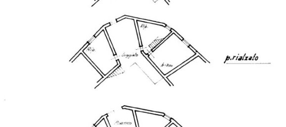 5 rooms Building in Luino, Italy No. 138678 2