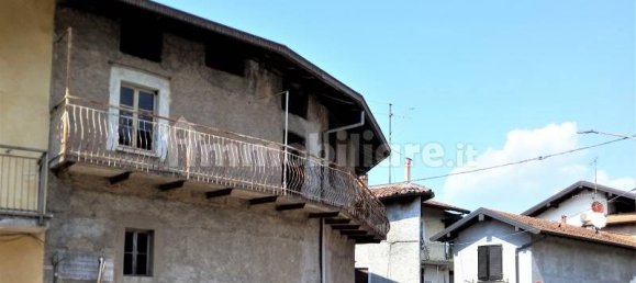 5 rooms Building in Luino, Italy No. 138678 4