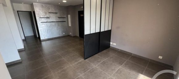 63m² Commercial property in Biguglia, France No. 300736 4