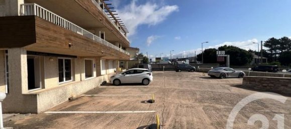 63m² Commercial property in Biguglia, France No. 300736 15