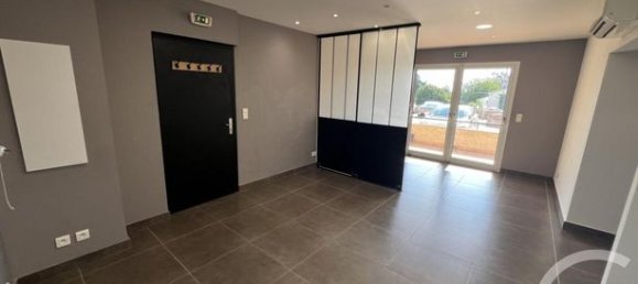 63m² Commercial property in Biguglia, France No. 300736 2