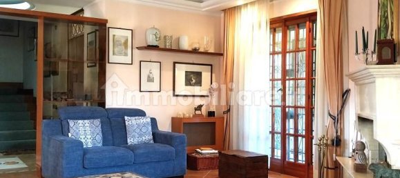 4 bedrooms Villa in Rome, Italy No. 11195 12