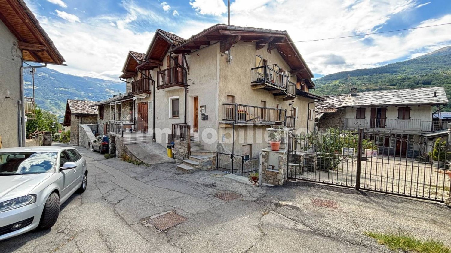 3 bedrooms Apartment in Aosta, Italy No. 291243