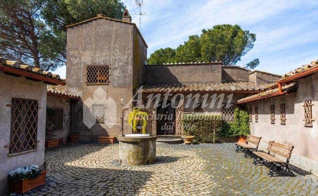 9 bedrooms Villa in Rome, Italy No. 390981