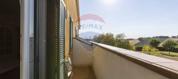 18غرفة شقة في San Marcello, Italy رقم 2985 17