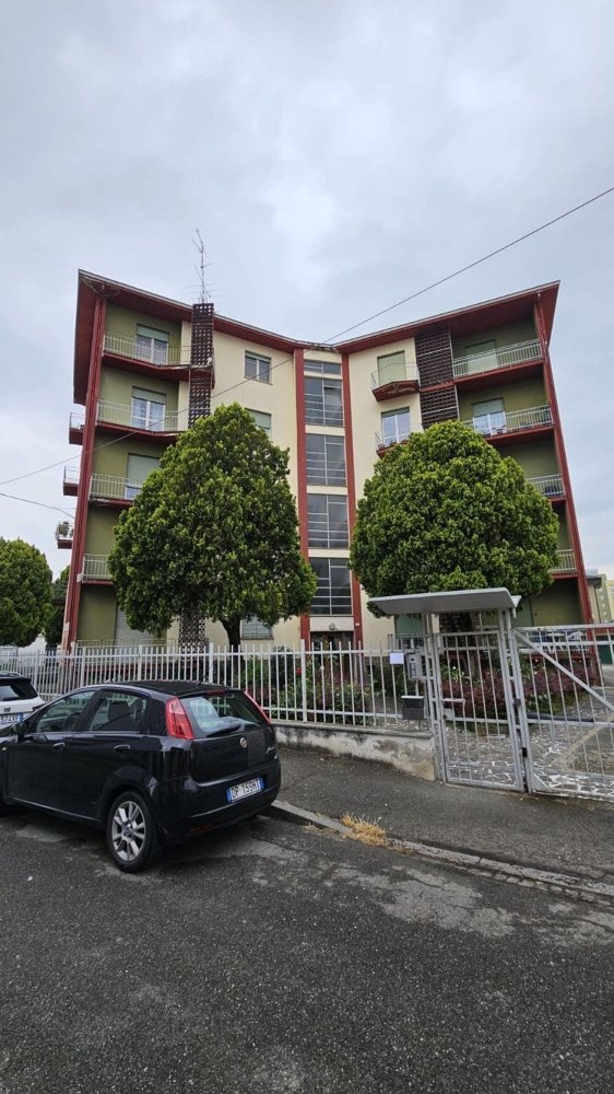 3 rooms Apartment in Alessandria, Italy No. 284086