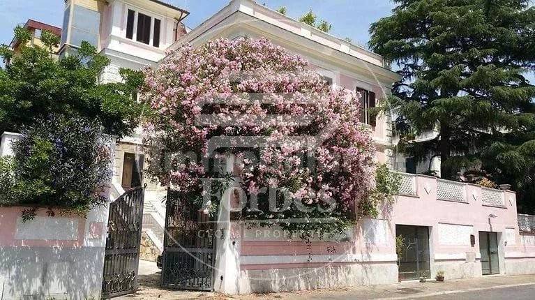 12 bedrooms Villa in Rome, Italy No. 132581