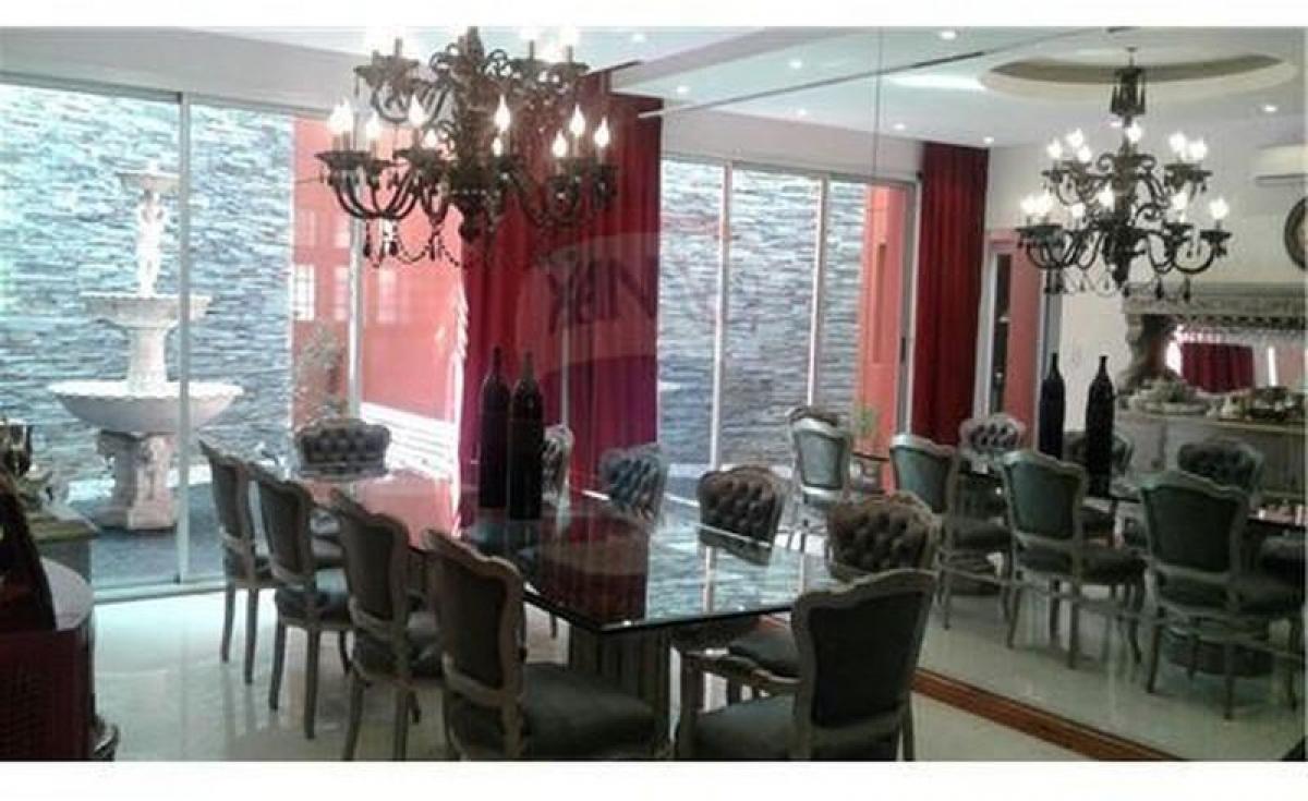 Casa de 3 dormitorios en Buenos Aires, Argentina No. 92536