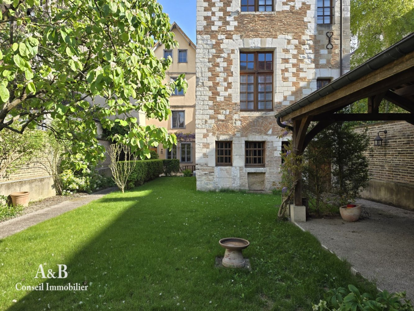 Casa de 6 dormitorios en Troyes, France No. 230309