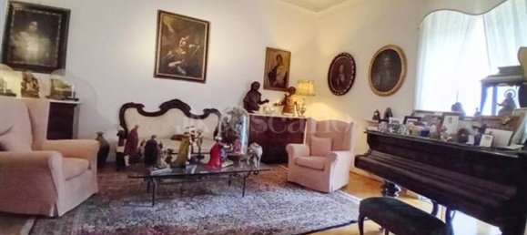 11 rooms Apartment in Naples, Italy No. 11677 3