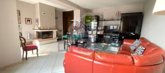 4 bedrooms House in Scandolara Ravara, Italy No. 122612 4