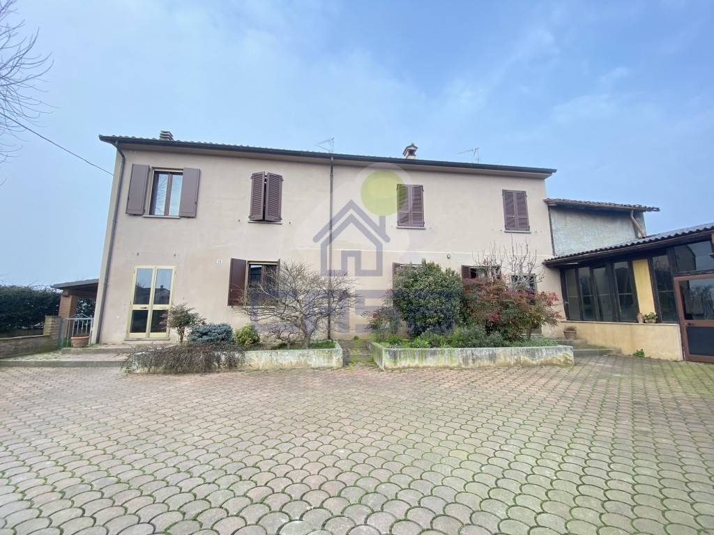 4 bedrooms House in Scandolara Ravara, Italy No. 122612