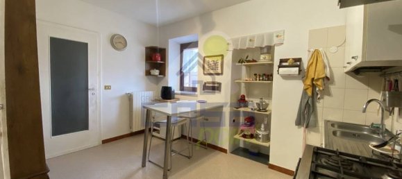 4 bedrooms House in Scandolara Ravara, Italy No. 122612 10