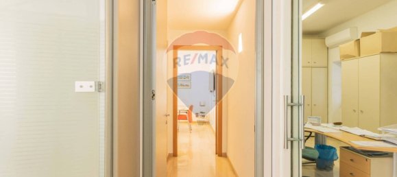 5-Zimmer Büro in Bari, Italy, Nr. 272125 9