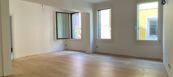 5 rooms Apartment in Padua, Italy No. 176968 11