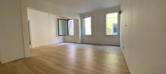 5 rooms Apartment in Padua, Italy No. 176968 6