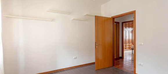 4 rooms Apartment in Signa, Italy No. 36142 28