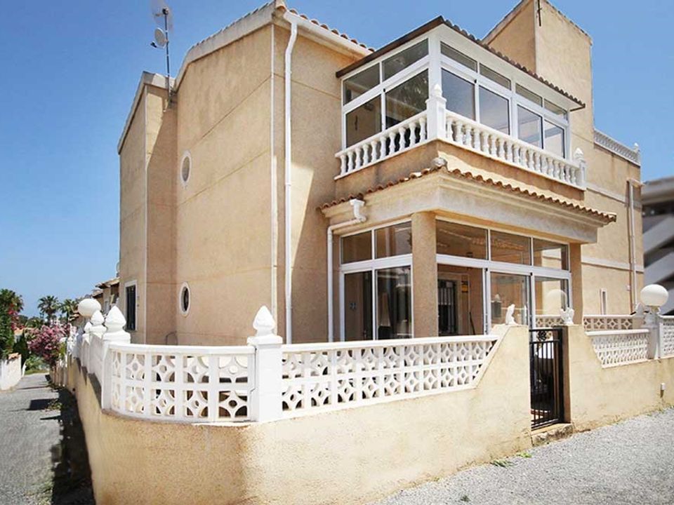 3 bedrooms Villa in Alicante, Spain No. 246420