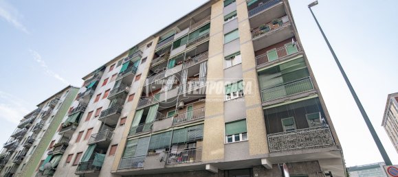 2-salle Appartement à Sesto San Giovanni, Italy No. 305107 2