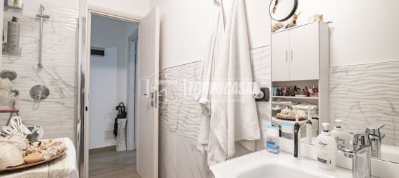 2-salle Appartement à Sesto San Giovanni, Italy No. 305107 15