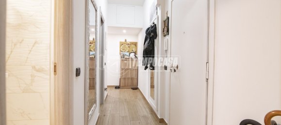 2-salle Appartement à Sesto San Giovanni, Italy No. 305107 13