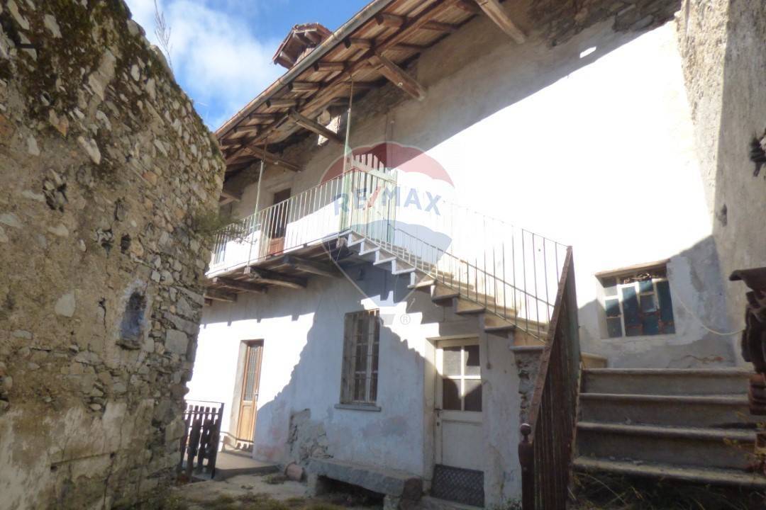 2 bedrooms Apartment in Dumenza, Italy No. 118967