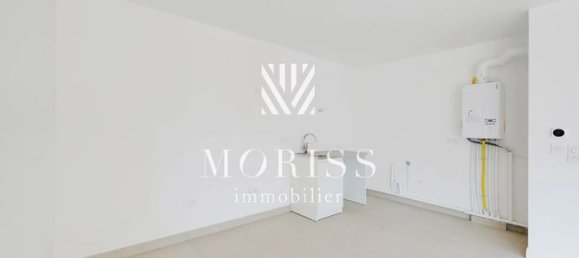 Квартира с 3 спальнями в Сен-Сен-Дени, Франция № 359337 8