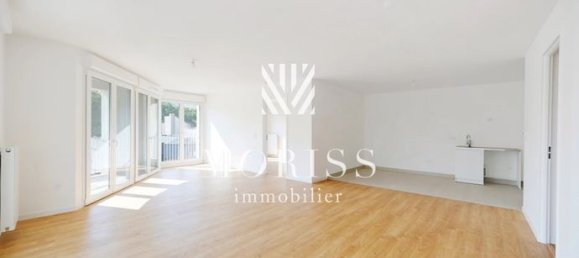 Квартира с 3 спальнями в Сен-Сен-Дени, Франция № 359337 2