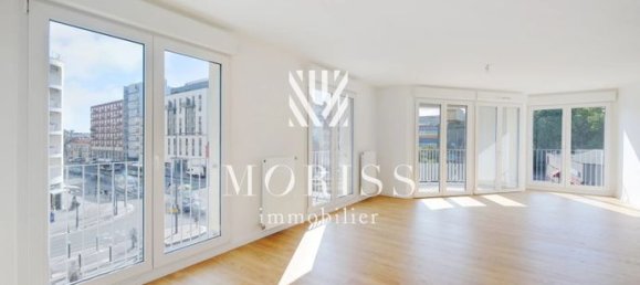 Квартира с 3 спальнями в Сен-Сен-Дени, Франция № 359337 3