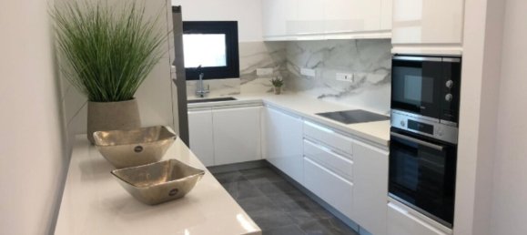 2 bedrooms Apartment in Limassol, Cyprus No. 12943 3