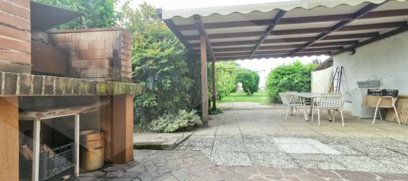 9 rooms Apartment in Vicenza, Italy No. 19259 2