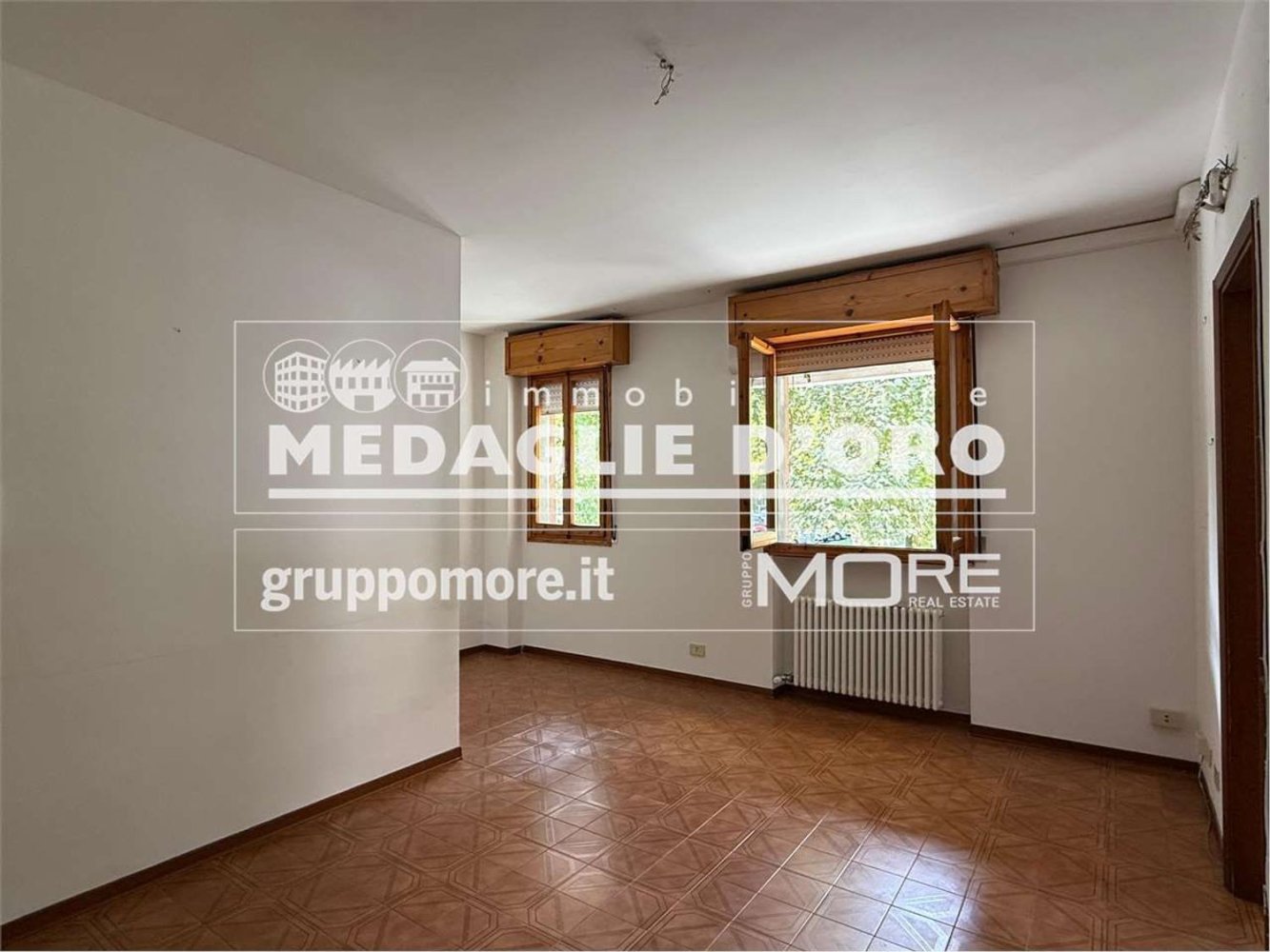 4 bedrooms Apartment in Modena, Italy No. 381665