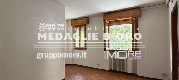 4 bedrooms Apartment in Modena, Italy No. 381665 10