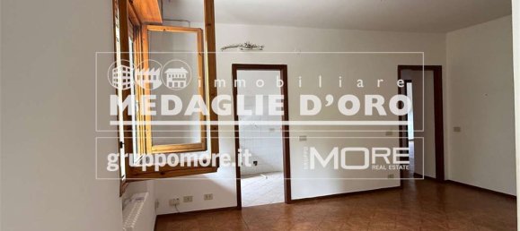 4 bedrooms Apartment in Modena, Italy No. 381665 11