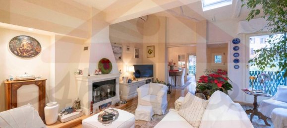 5 rooms Apartment in Bologna, Italy No. 37525 3