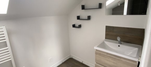 17 rooms Building in Vierzon, France No. 93212 48