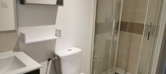 17 rooms Building in Vierzon, France No. 93212 27