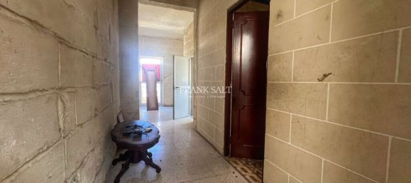 3 bedrooms Townhouse in Paola, Malta No. 2020 9