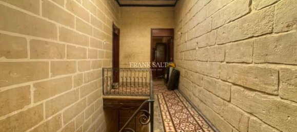 3 bedrooms Townhouse in Paola, Malta No. 2020 7