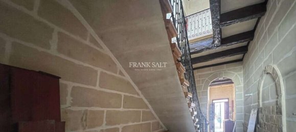 3 bedrooms Townhouse in Paola, Malta No. 2020 2