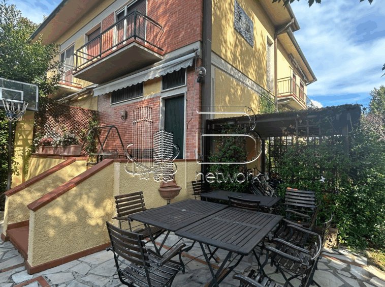 3 bedrooms Villa in Pietrasanta, Italy No. 352641