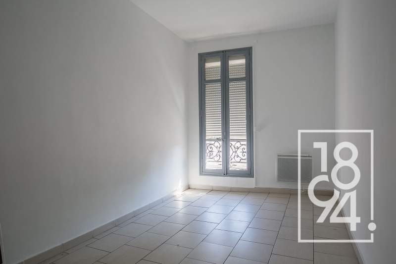 2 bedrooms Apartment in Marseille, France No. 284893