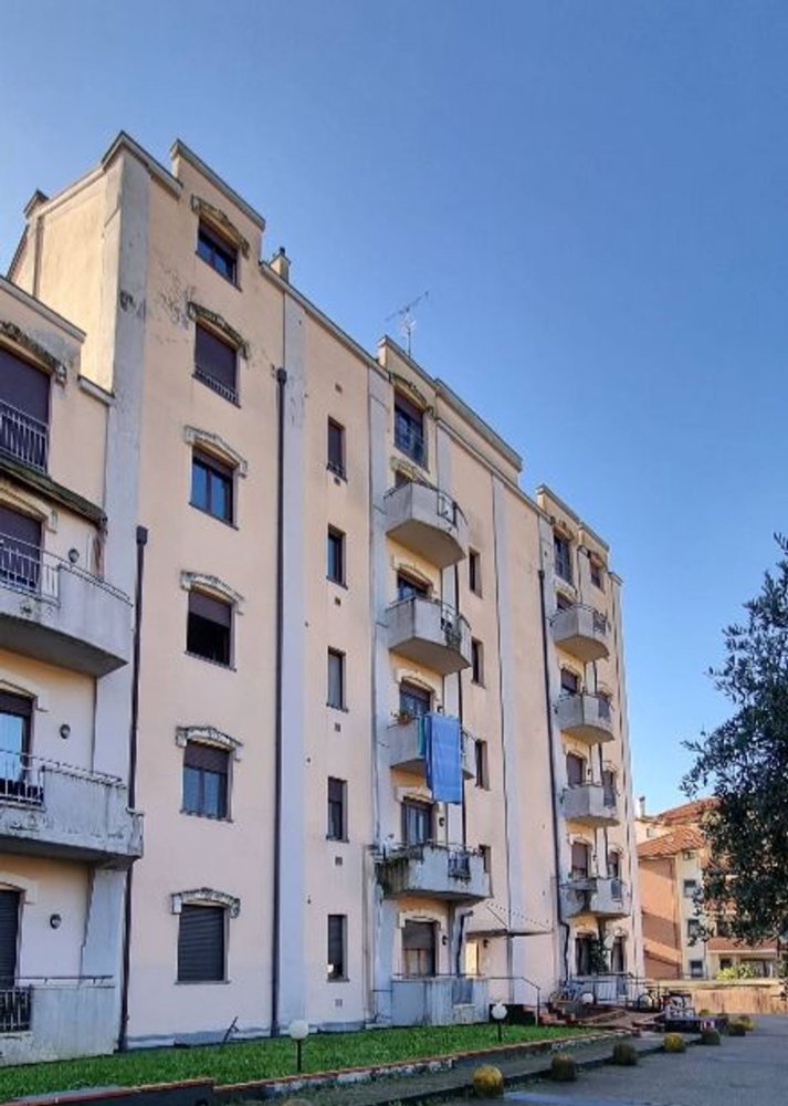 Apartamento de 3 divisões em Castellanza, Italy N.º 185305